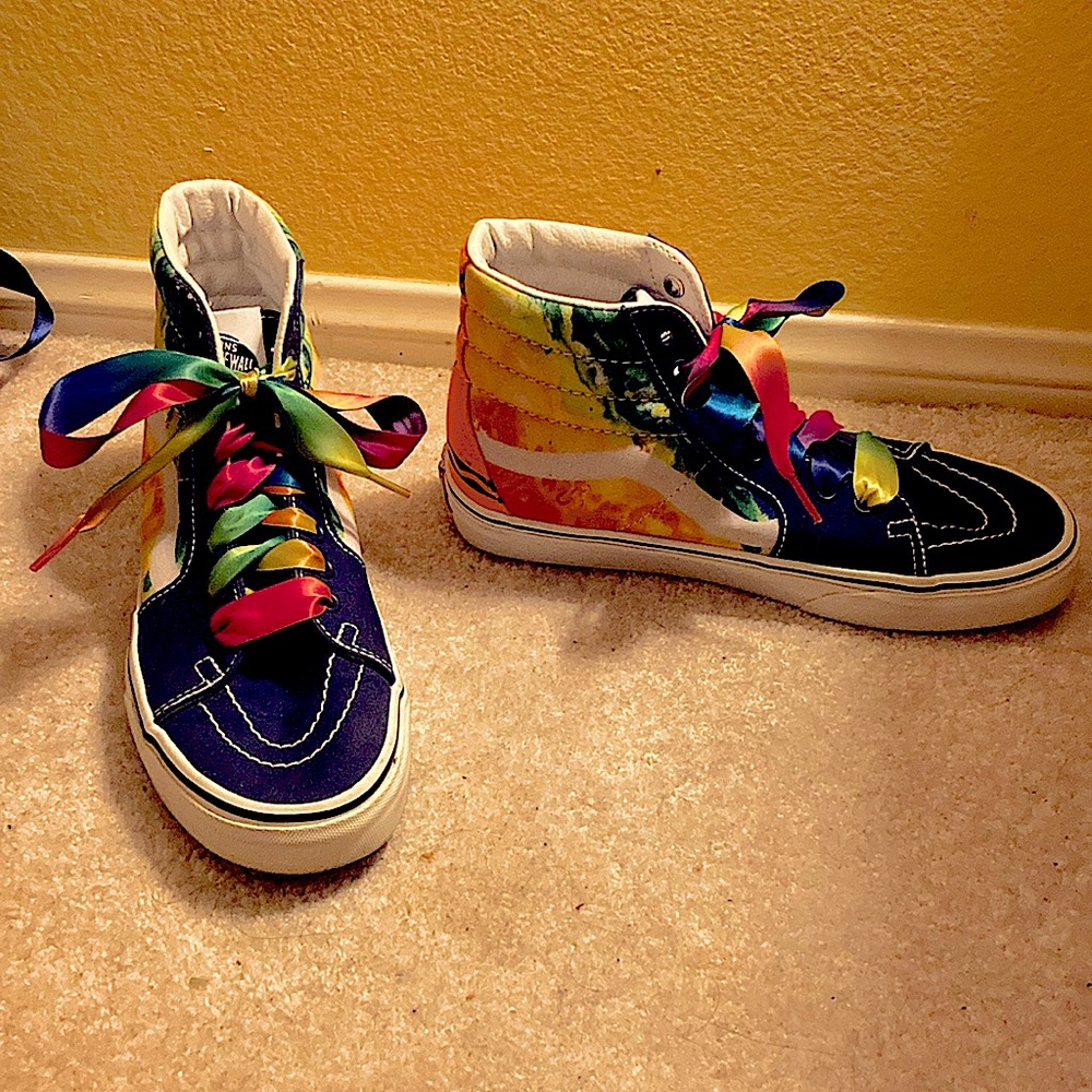 Limited Edition Crayola Off The Wall, Hi Top Sk8 Vans. Custom rainbow laces.